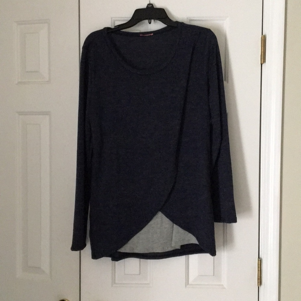 Maternity/ nursing top.